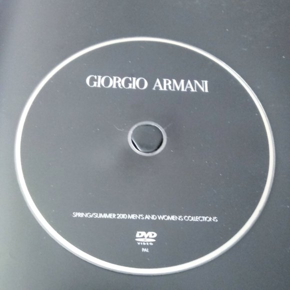 Giorgio Armani 2010 Fashion Lookbook - Picture 5 of 9